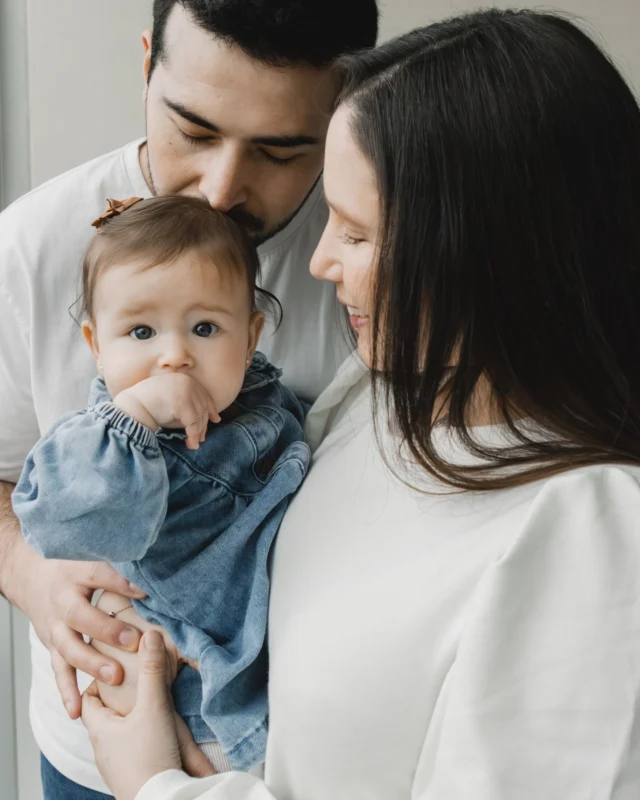 Donde hay amor, hay familia. Y donde hay familia, hay historia.❤️✨

#sesiondefamilia#amor#recuerdos#sesionesfamiliar#eternoretrato#paternidad#maternidad#